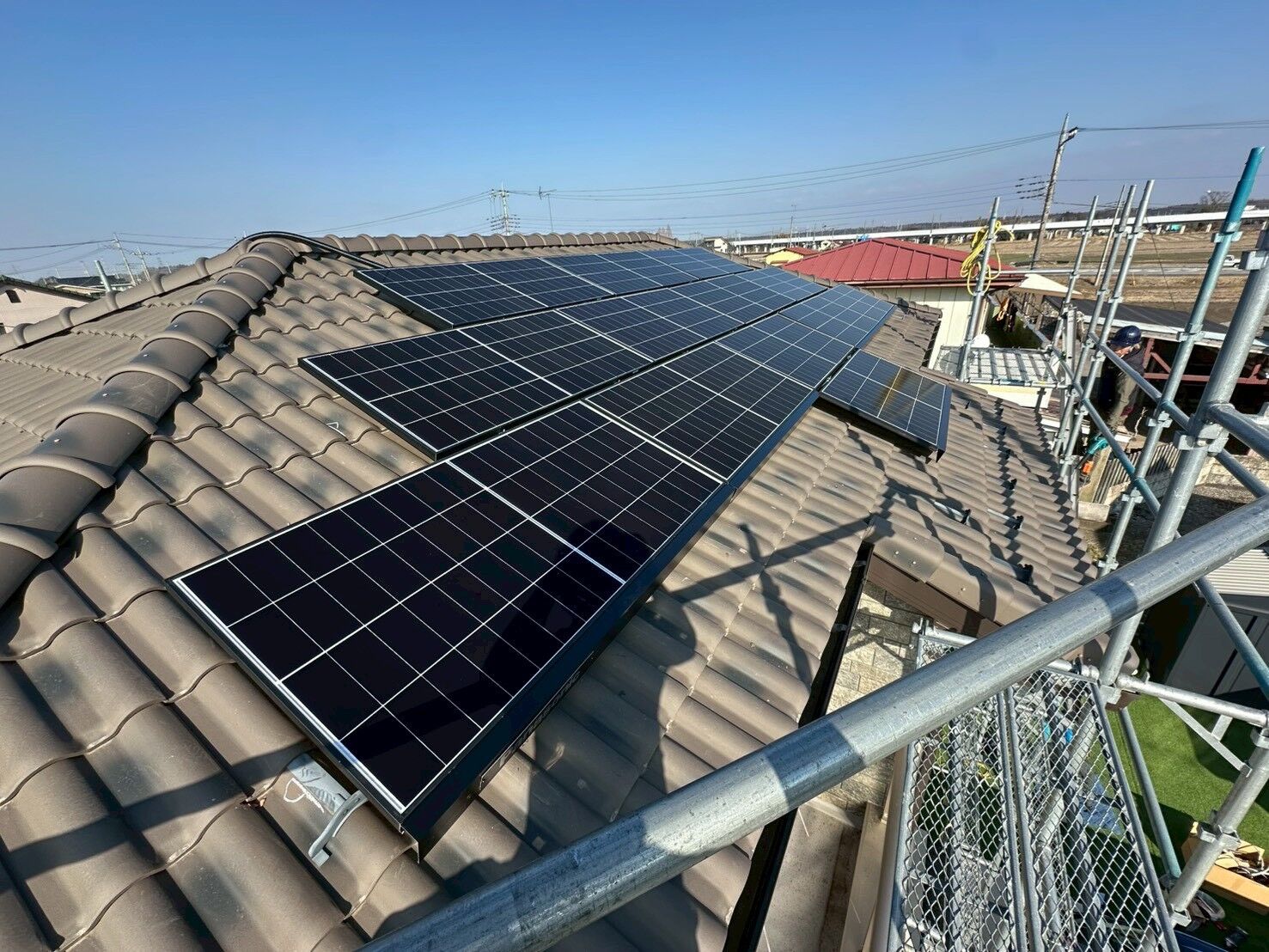 太陽光パネル設置工事と足場の重要性について