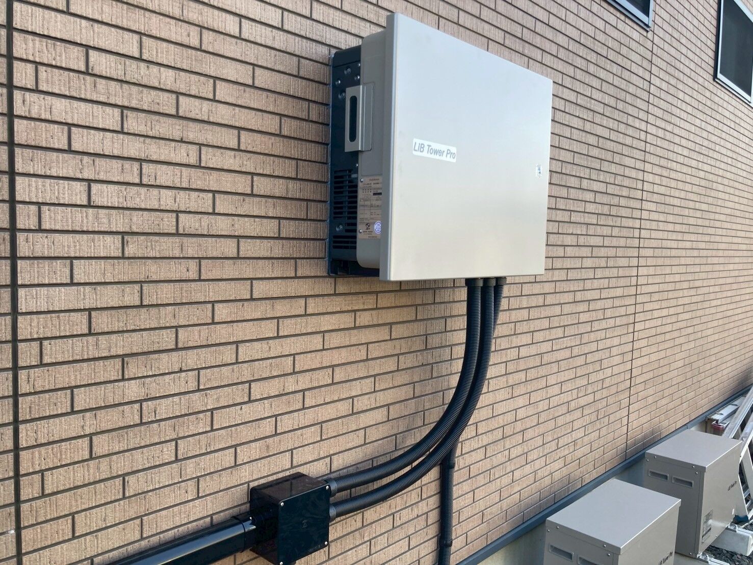 【蓄電池設置工事レポート】屋外設置型リチウムイオン蓄電池導入事例