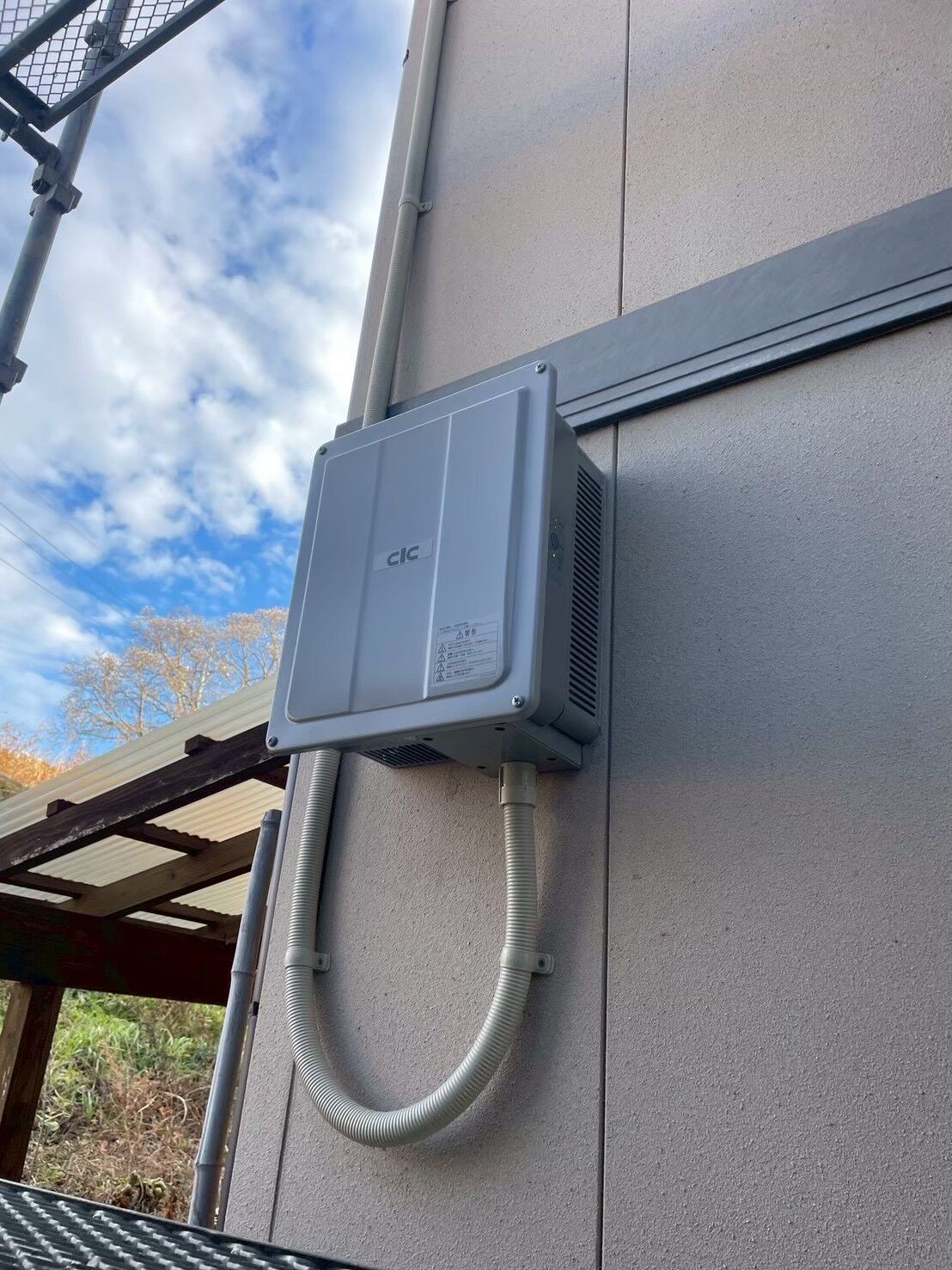 瓦屋根住宅に太陽光パネルを設置しました【施工事例】
