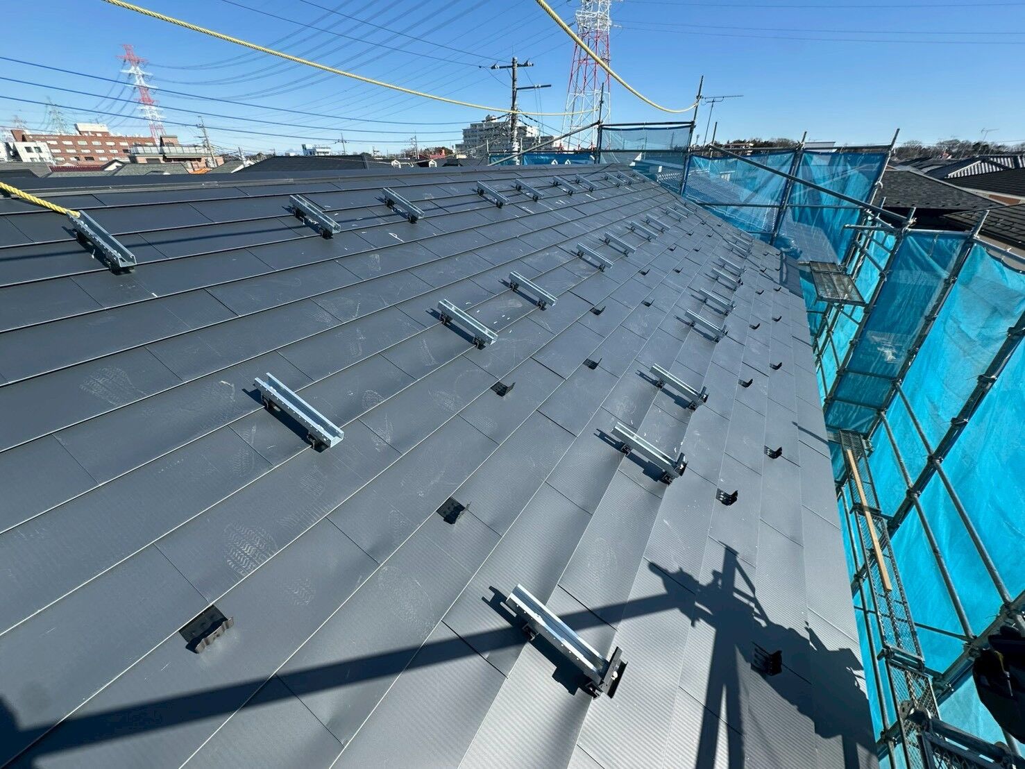 【施工事例】屋根一体感を重視した太陽光パネル設置工事