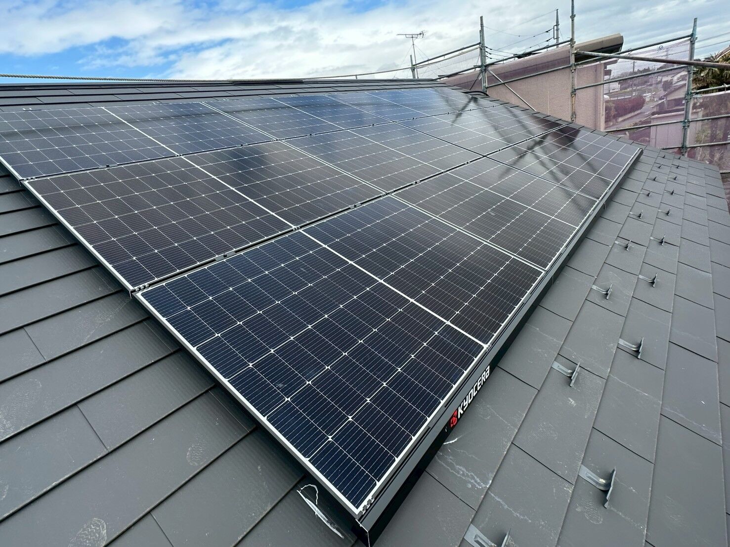 【施工事例】スレート屋根に最適な支持金具で安心施工！